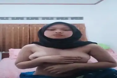 Bokep Indo Jilbab Hitam Cantik Colmek Mendesah